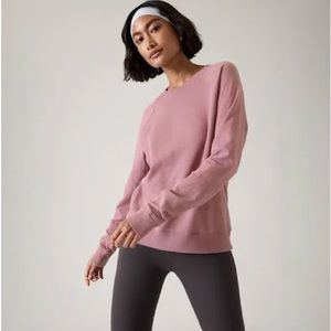 Athleta SUNDOWN SWEATSHIRT
Breathable organic cotton with all-around stretch.